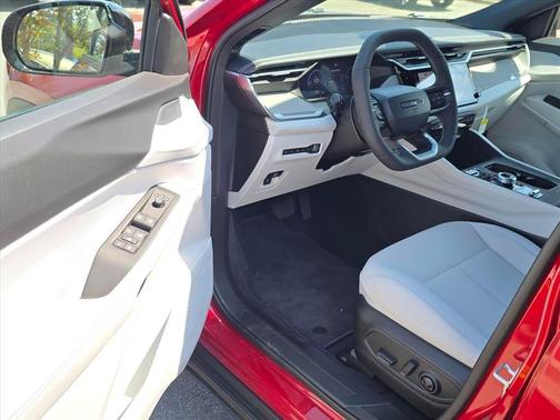 Red Hot Pearlcoat 2026 Jeep Cherokee Laredo 4x4