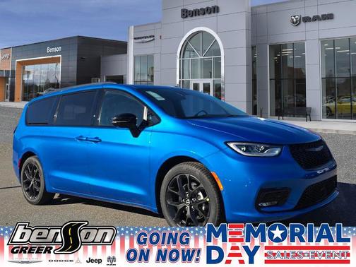 Hydro Blue Pearlcoat 2026 Chrysler Pacifica L