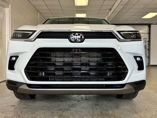 Wind Chill Pearl 2025 Toyota Grand Highlander Platinum