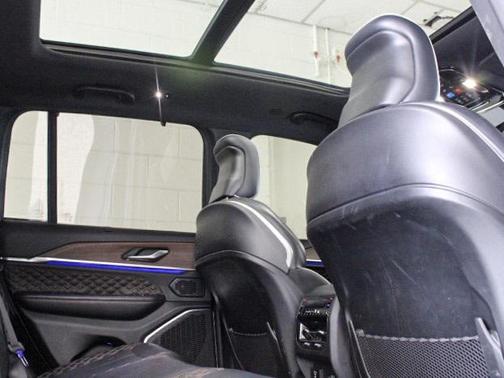 2022 Jeep Grand Cherokee Summit