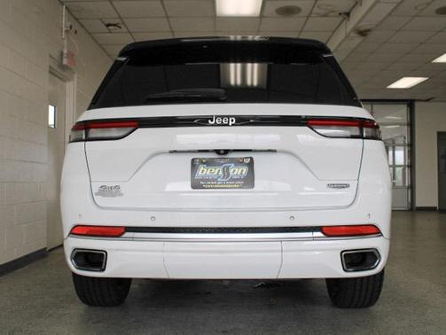 2022 Jeep Grand Cherokee Summit