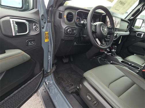2025 Jeep Gladiator Mojave X