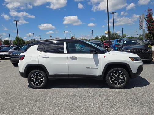 Bright White Clearcoat 2026 Jeep Compass Trailhawk