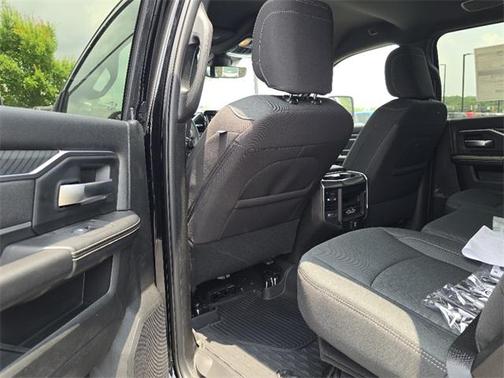 2025 RAM 2500 Big Horn Crew Cab 4x4 6'4' Box