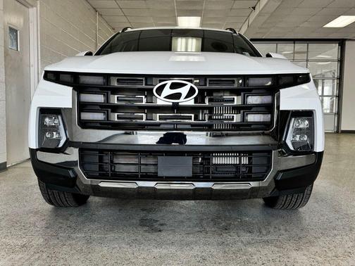 Atlas White 2025 Hyundai SANTA CRUZ Limited