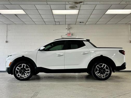 Atlas White 2025 Hyundai SANTA CRUZ Limited