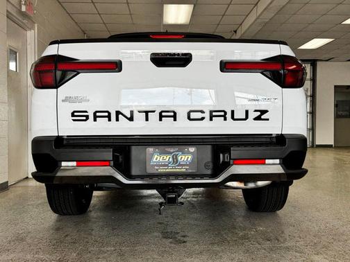 Atlas White 2025 Hyundai SANTA CRUZ Limited