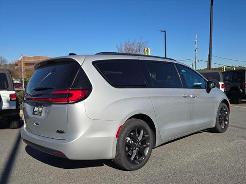Silver Mist Clearcoat 2026 Chrysler Pacifica L