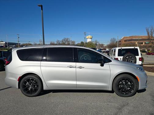 Silver Mist Clearcoat 2026 Chrysler Pacifica L