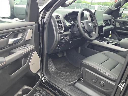 Diamond Black Crystal Pearlcoat 2026 RAM 1500 Rebel