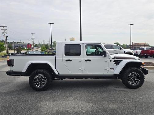 Bright White Clearcoat 2026 Jeep Gladiator Shadow Ops