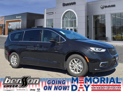 Diamond Black Crystal Pearlcoat 2026 Chrysler Pacifica L