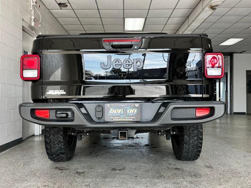 Black Clearcoat 2022 Jeep Gladiator Willys 4x4