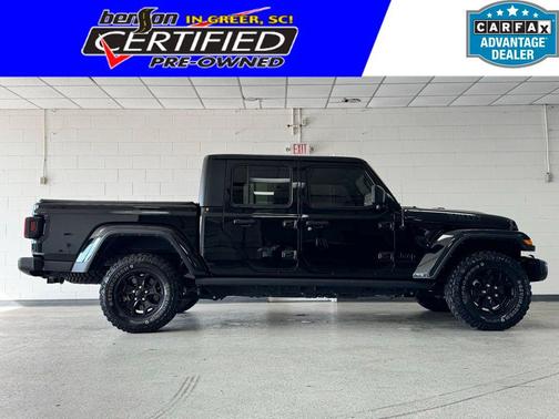 Black Clearcoat 2022 Jeep Gladiator Willys 4x4