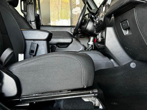 Black Clearcoat 2022 Jeep Gladiator Willys 4x4