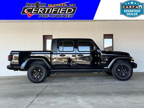Black Clearcoat 2022 Jeep Gladiator Willys 4x4