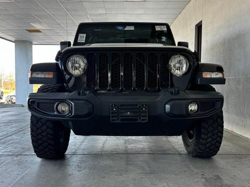 Black Clearcoat 2022 Jeep Gladiator Willys 4x4