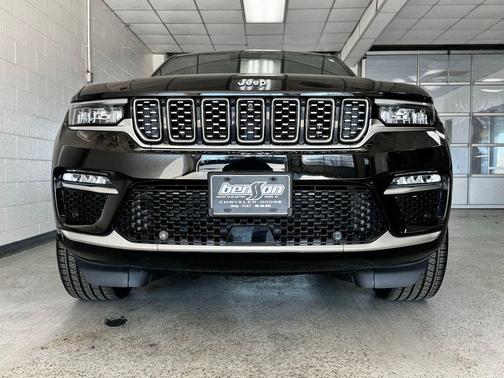 Diamond Black Crystal Pearlcoat 2023 Jeep Grand Cherokee 4xe Summit Reserve