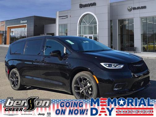 Diamond Black Crystal Pearlcoat 2026 Chrysler Pacifica L