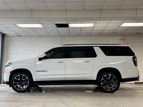 Summit White 2022 Chevrolet Suburban RST