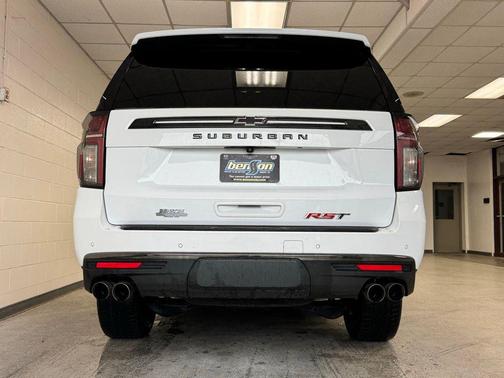 Summit White 2022 Chevrolet Suburban RST
