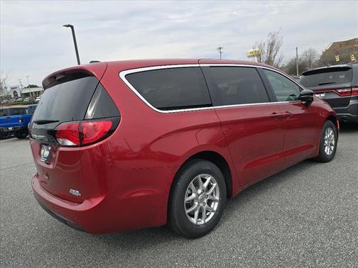 2025 Chrysler Voyager LX