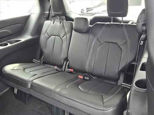 2025 Chrysler Voyager LX