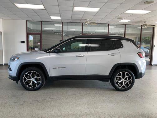 Silver Zynith Metallic Clearcoat 2024 Jeep Compass Limited