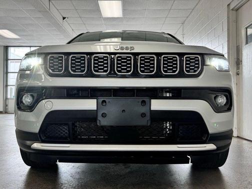 Silver Zynith Metallic Clearcoat 2024 Jeep Compass Limited