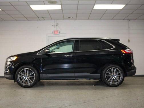 AGATE BLACK METALLIC 2019 Ford Edge Titanium