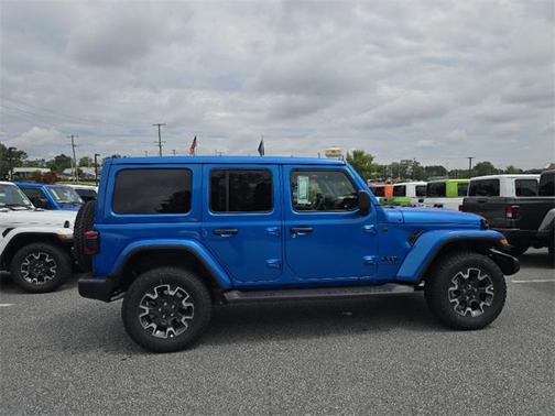 2025 Jeep Wrangler 4-Door Sahara 4x4