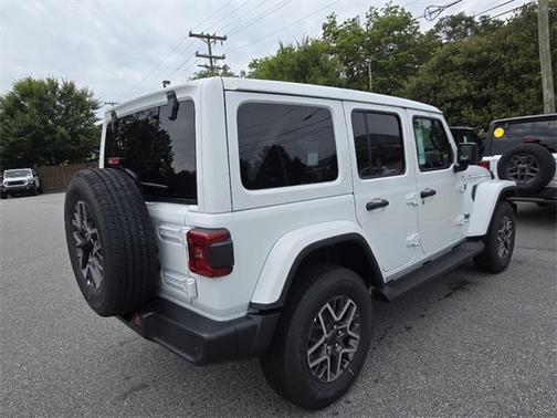 2025 Jeep Wrangler 4-Door Sahara 4x4