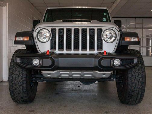 Silver Zynith Clearcoat 2023 Jeep Gladiator Mojave 4x4