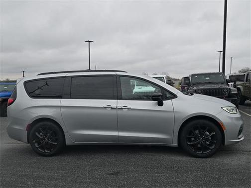 2026 Chrysler Pacifica L