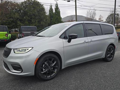 Silver Mist Clearcoat 2026 Chrysler Pacifica L