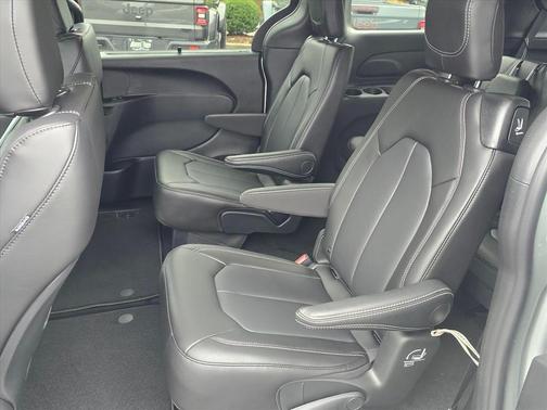 Silver Mist Clearcoat 2026 Chrysler Pacifica L