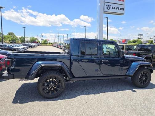 2025 Jeep Gladiator Nighthawk
