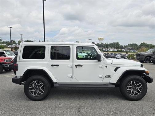 2025 Jeep Wrangler 4-Door Sahara 4x4