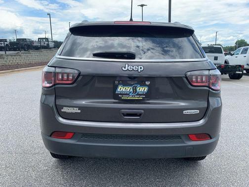 Granite Crystal Metallic Clearcoat 2018 Jeep Compass Latitude