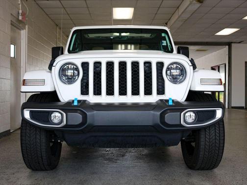 Bright White Clearcoat 2023 Jeep Wrangler 4xe Sahara