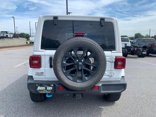 Bright White Clearcoat 2023 Jeep Wrangler 4xe Sahara