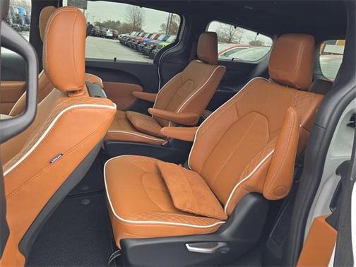 2026 Chrysler Pacifica L