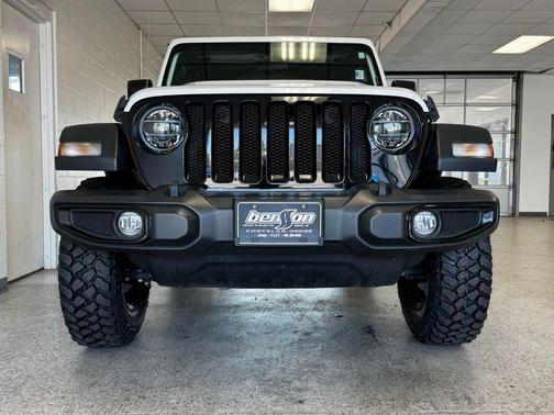 Bright White Clearcoat 2021 Jeep Wrangler Willys