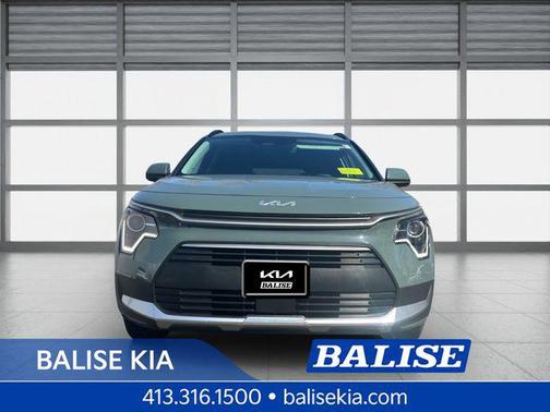 Cityscape Green 2025 Kia Niro EX