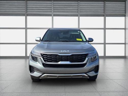 Steel Gray 2023 Kia Seltos LX