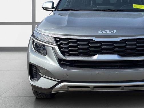 Steel Gray 2023 Kia Seltos LX