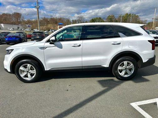 2023 Kia Sorento LX
