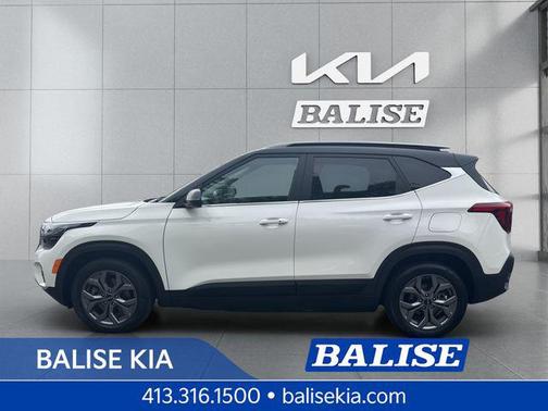 Clear White/Black Roof 2024 Kia Seltos S