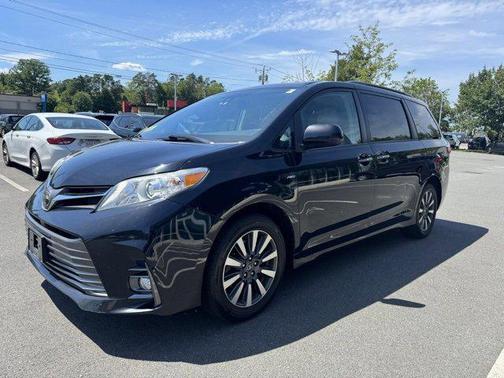 2018 Toyota Sienna XLE