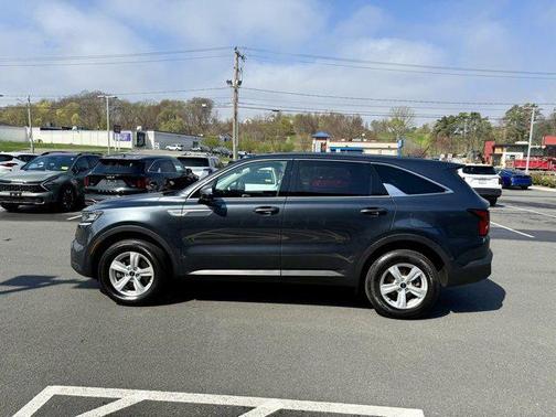 2022 Kia Sorento LX
